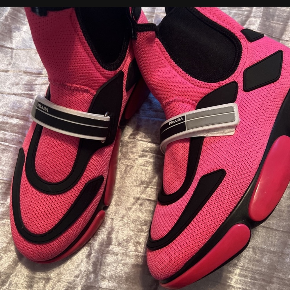 Lightly worn Prada size 37 - Picture 3 of 3